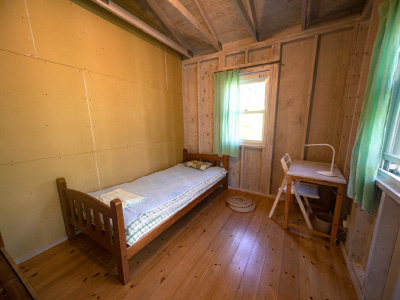 Small private room is available, maximum of three persons. Small room is suitable for a single, couple or small group to stay in southwest of Ogasawara.
